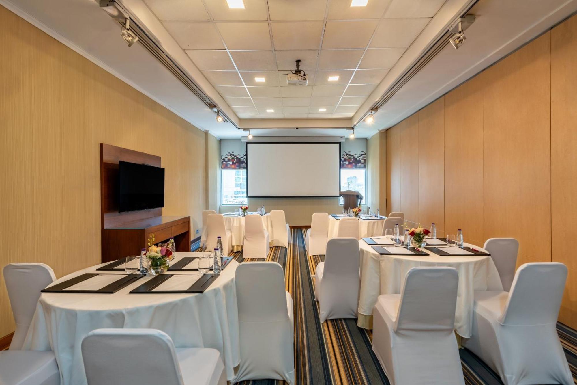 Aloft Hotel 3*